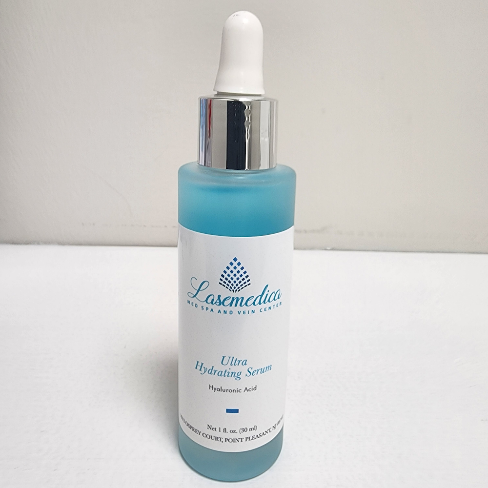 Lasemedica Ultra Hydrating Serum is a unique blend that quenches dehydrated skin for a supple and smooth complexion. Your face becomes brighter, firmer and rejuvenated.