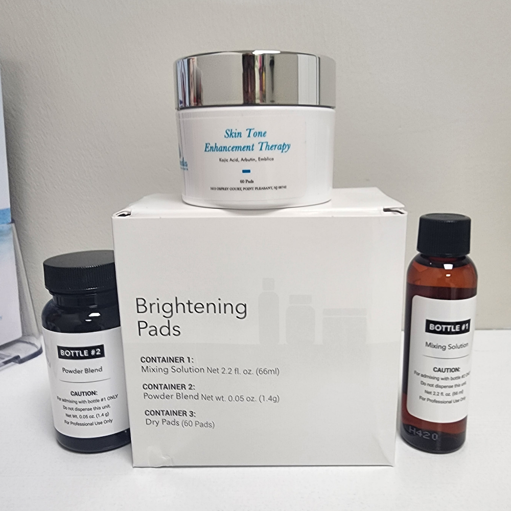 Lasemedica Brightening Skin Tone Pads are made of a blend of Vit C, Brightening Serum and Niacinamide Moisturizer. This powerful trio brightens and evens out the complexion and reduces visible signs of aging.